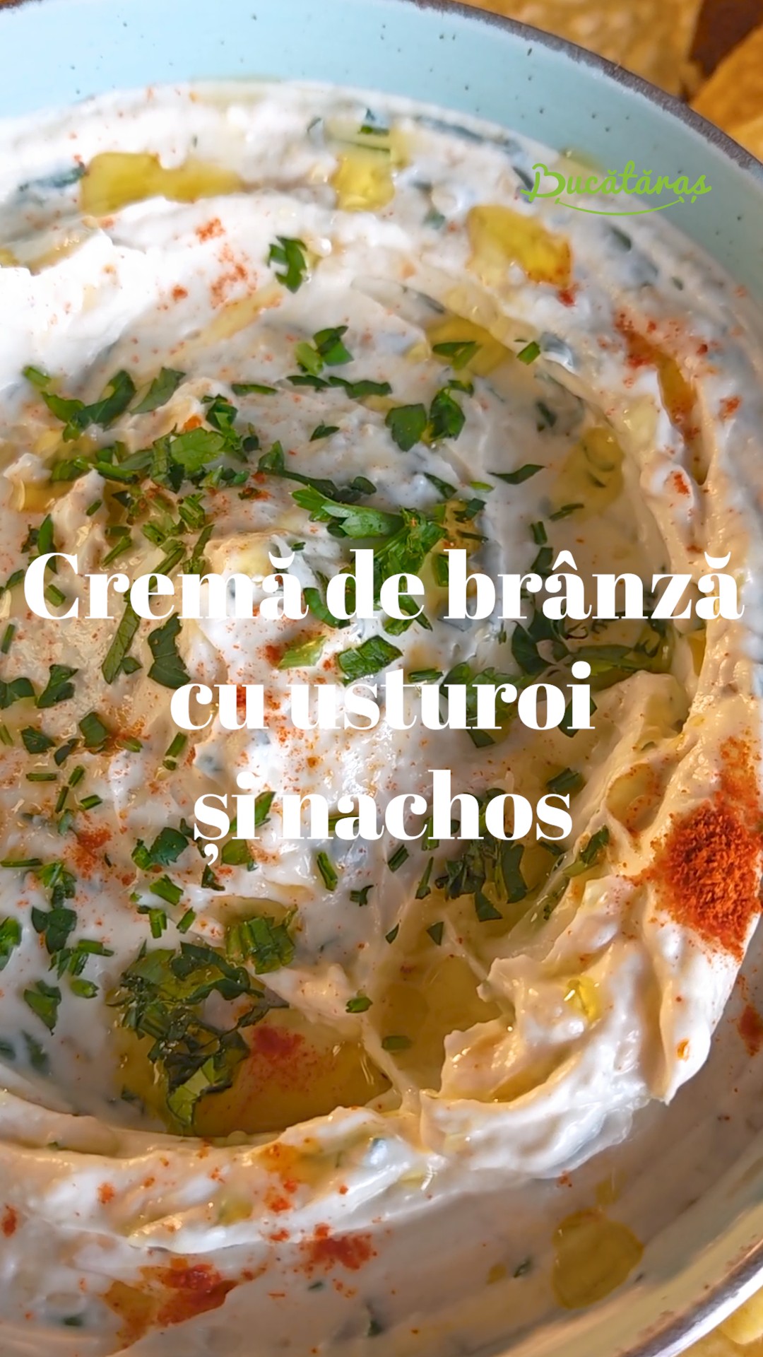 Cremă de brânză cu usturoi și nachos - Rețeta perfectă pentru un snack gustos