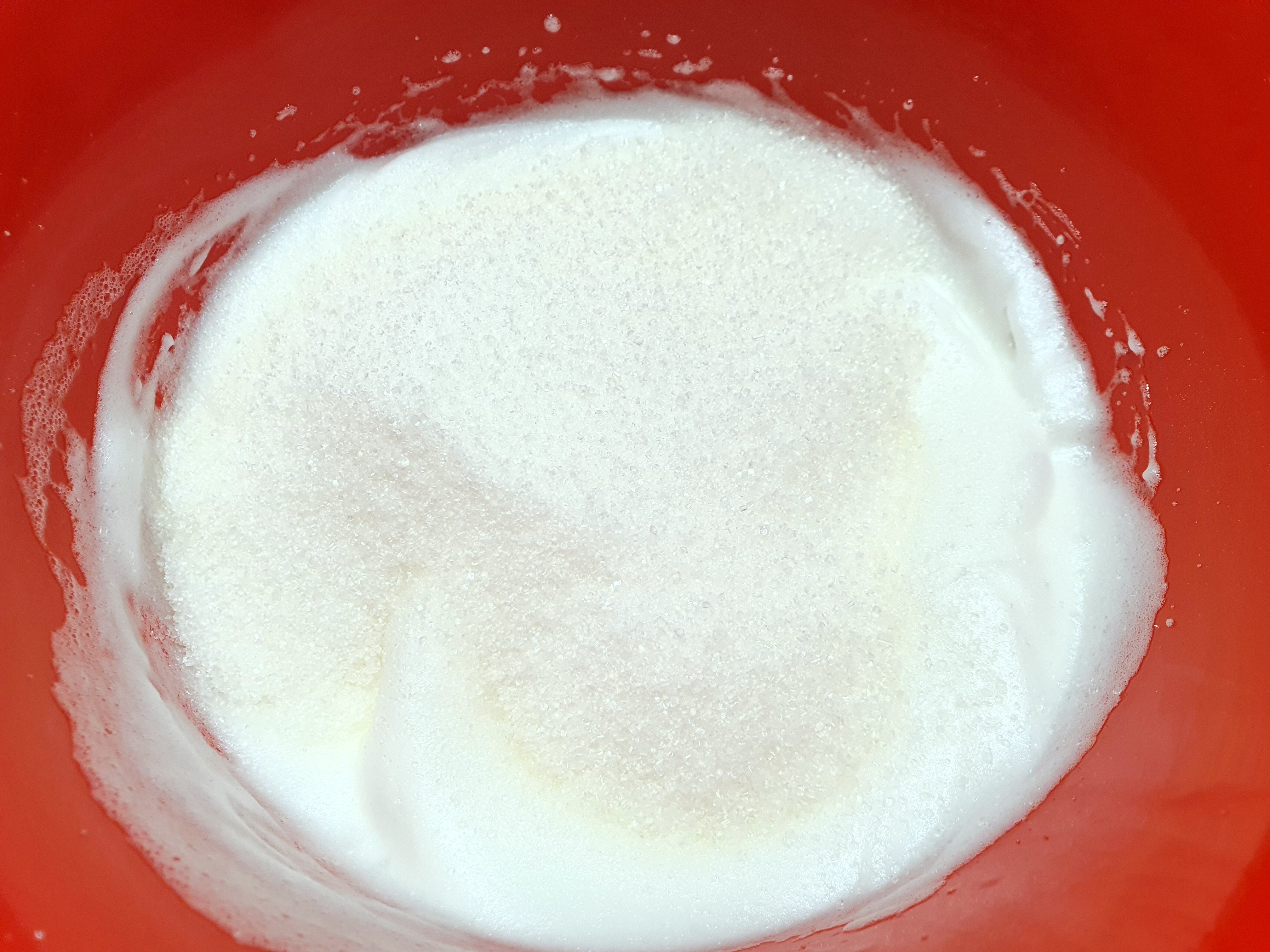 Cozonaci impletiti, umpluti cu cacao, stafide, nuci si mult rahat