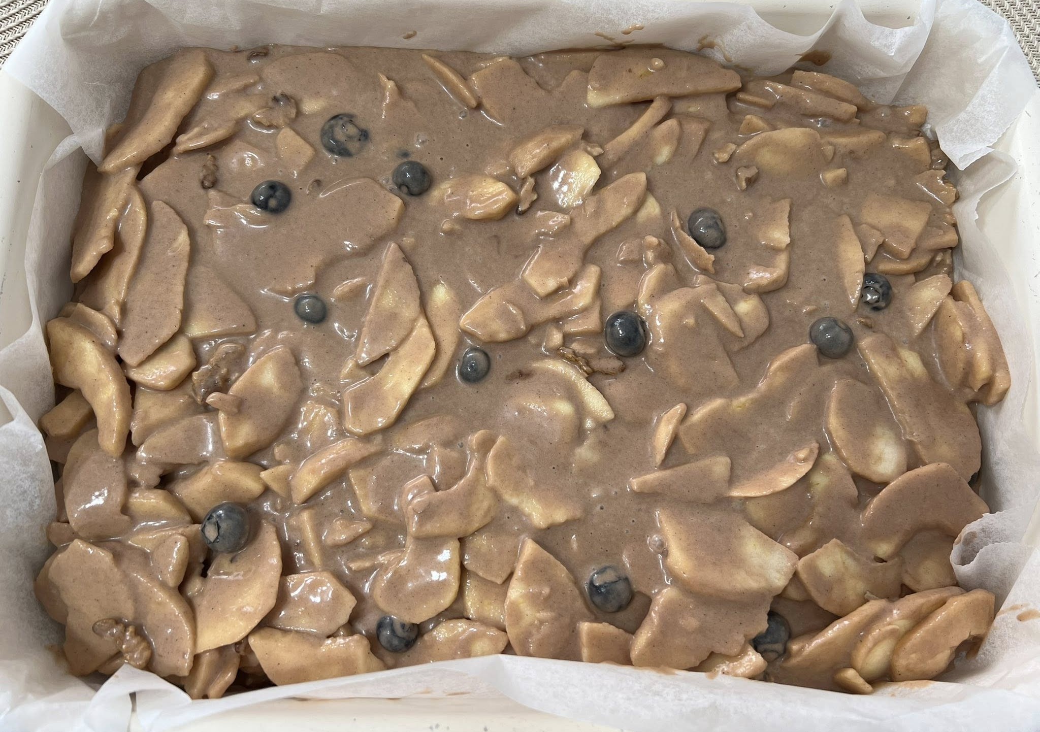 Prajitura cu mere, afine si nuci - Reteta gustoasa