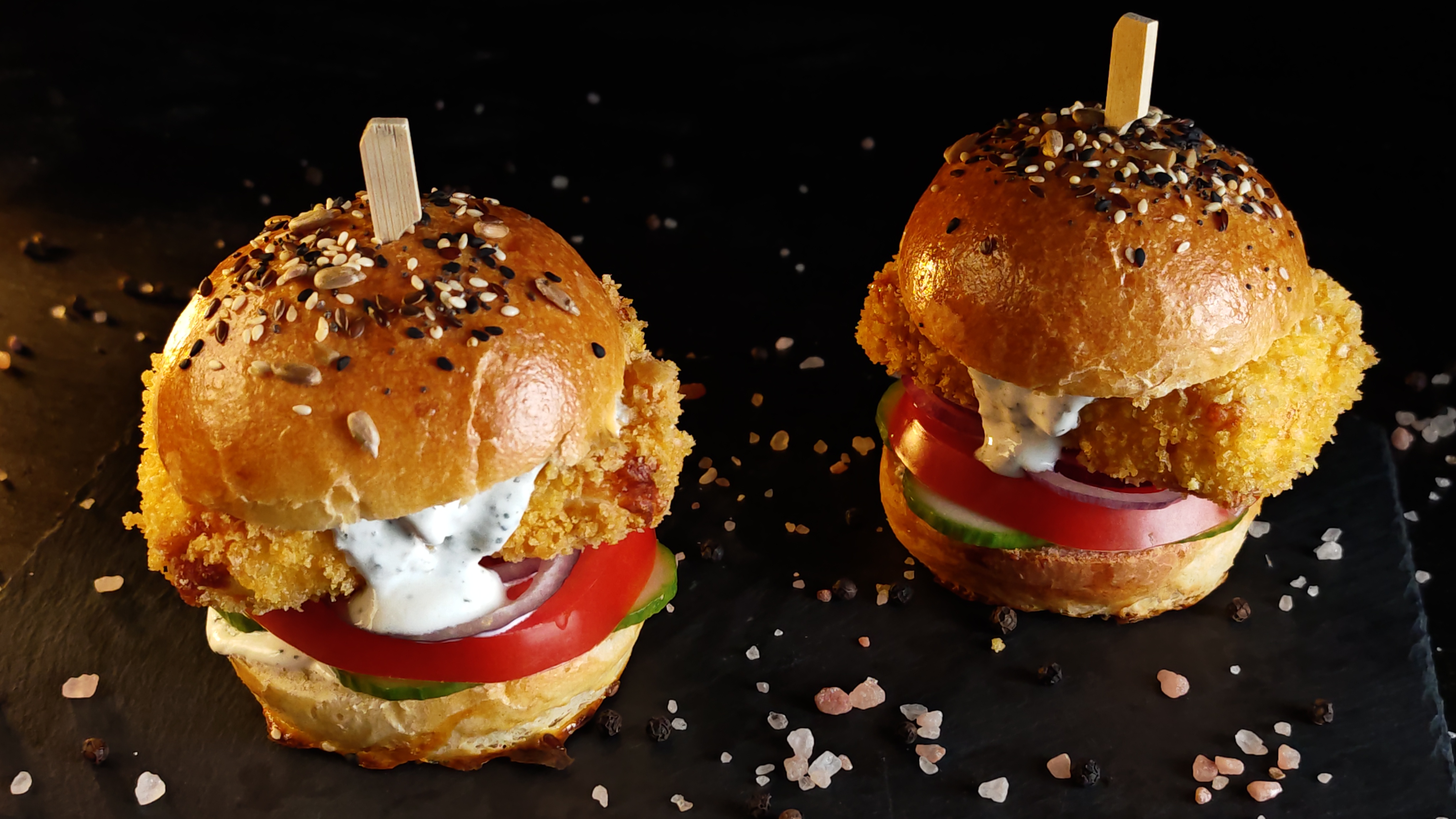 Burger cu halloumi - Rețeta rapidă și savuroasă