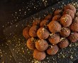 Bomboane de post cu biscuiți și nucă – desert simplu, rapid și delicios-5