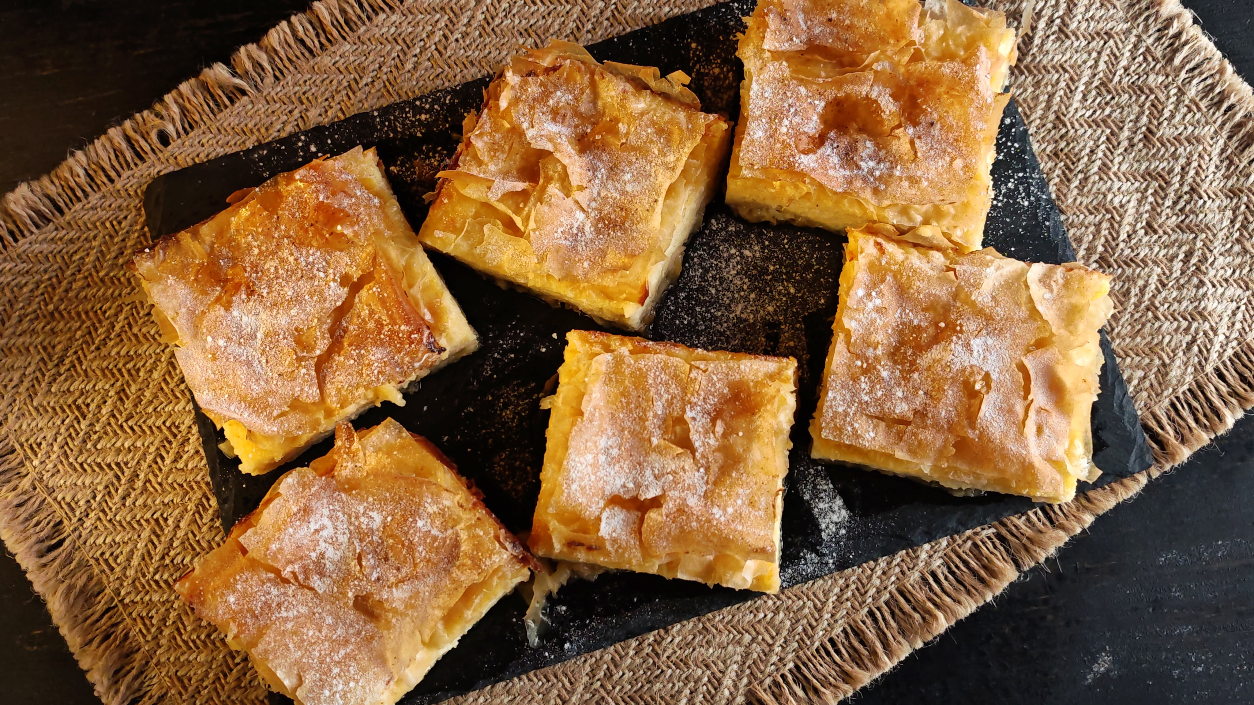 Bougatsa însiropată - Rețeta delicioasă și aromată