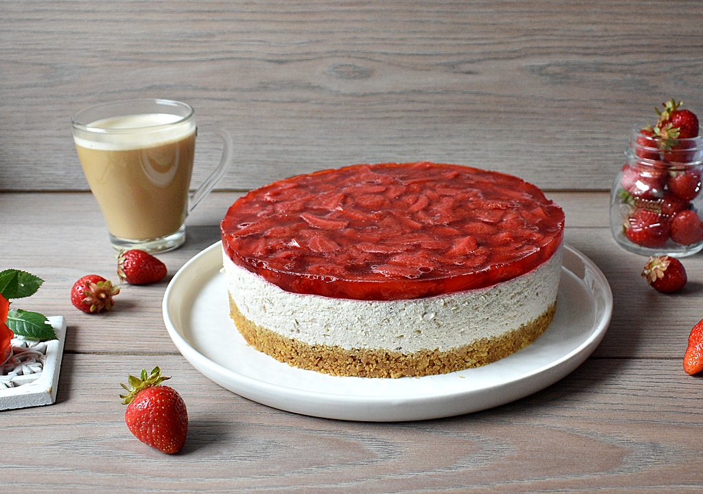 Cheesecake cu capsuni si banane, fara coacere