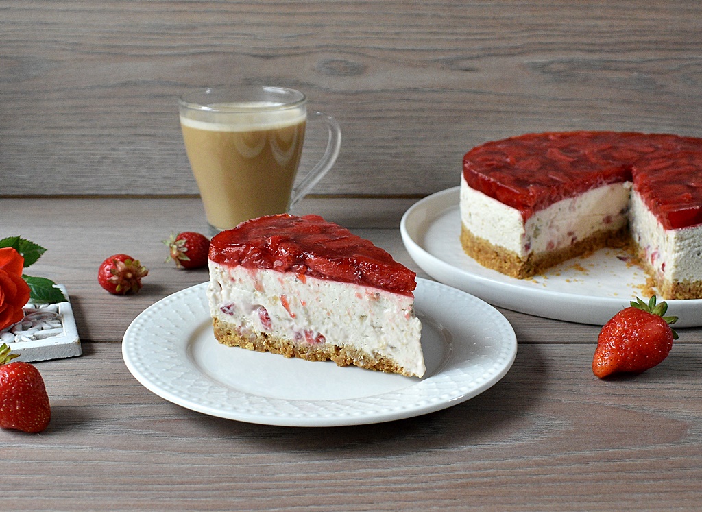 Cheesecake cu capsuni si banane - Reteta delicioasa fara coacere